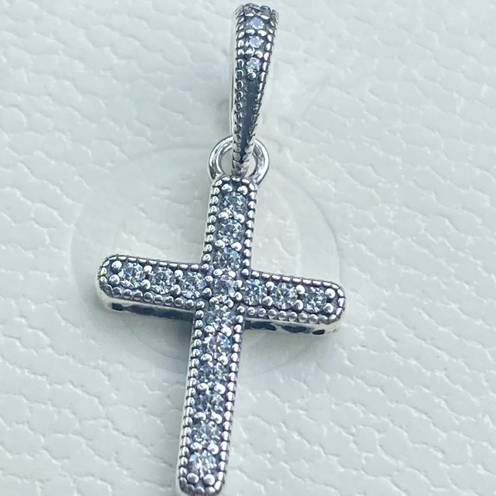 Pandora Sparkling across Dangle ✨